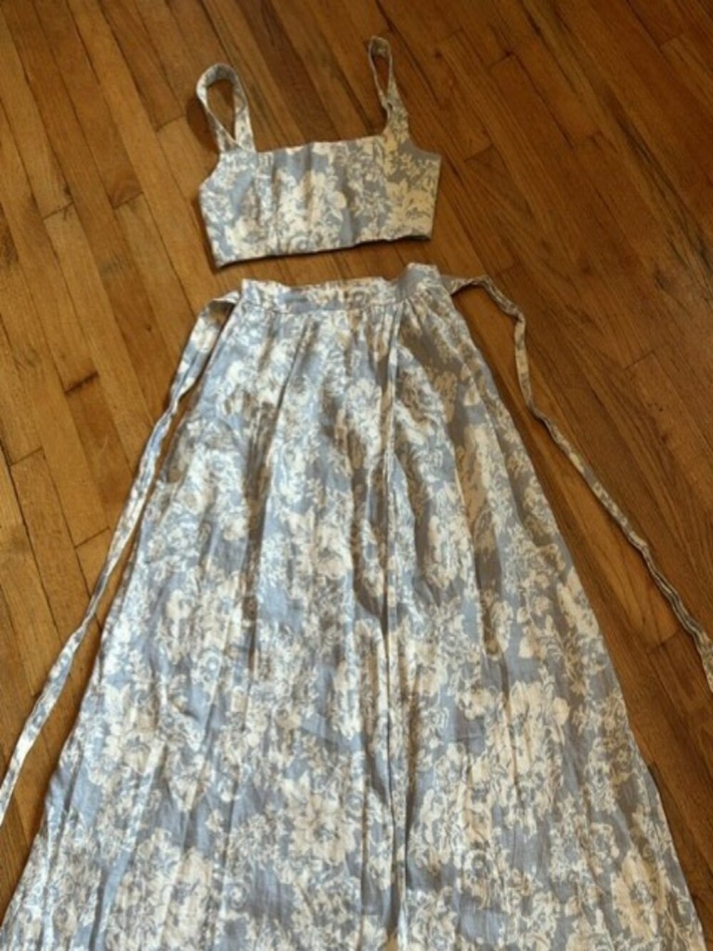Reformation Blue White Floral Linen Two Piece Set Size 6 | 100% Linen | Crop Top - Picture 6 of 10